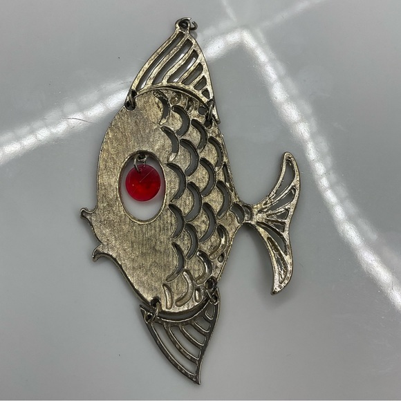 Vintage Silver Tone Fish Pendant with Moveable Fins and Eye - Picture 1 of 3